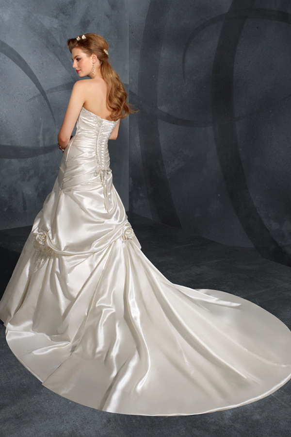 Court Train Sweetheart Ivory Wedding Dress - Click Image to Close